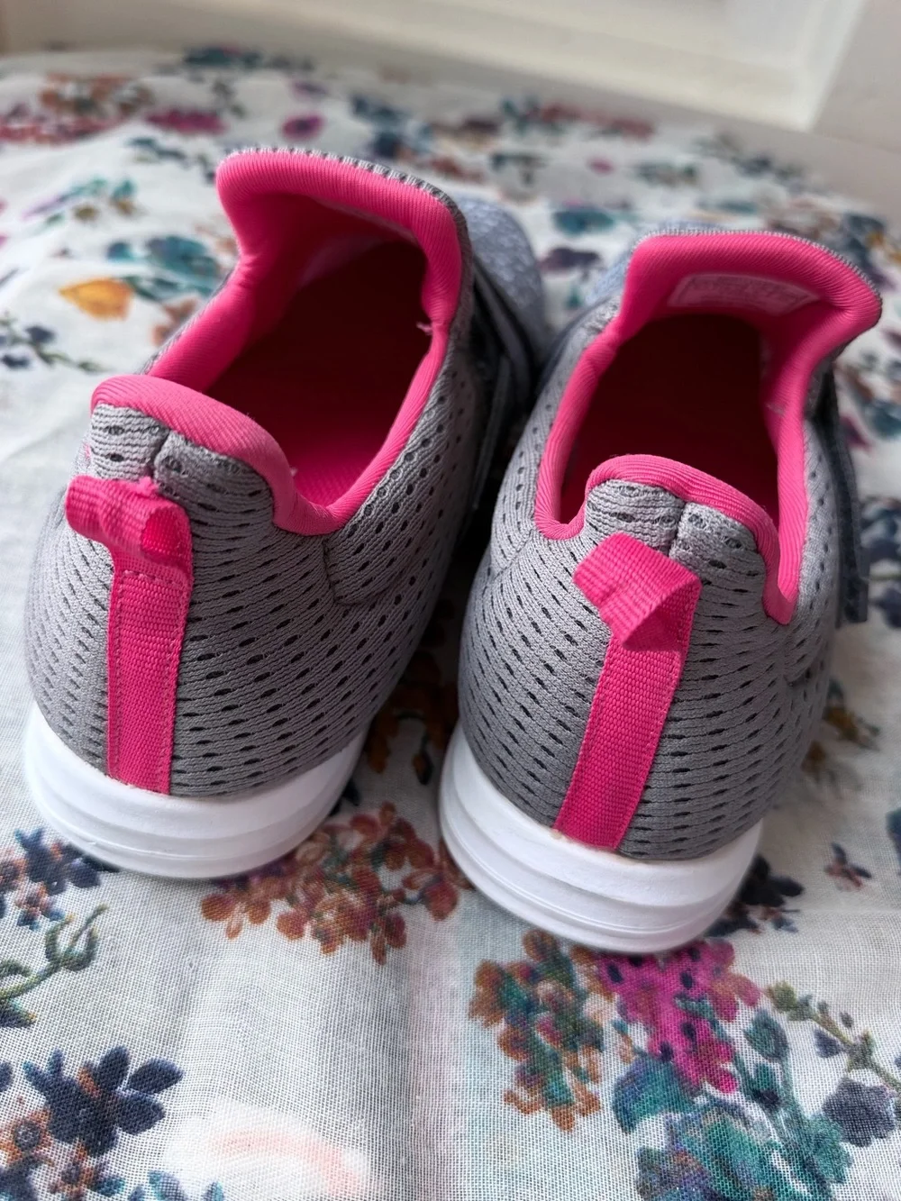 Brunswick Versa Women’s Bowling Shoes Gray Pink Size 8.5